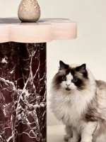Table basse moderne en marbre Rosso Levanto et Onyx rose, forme de fleur, écologique, luxe, pierre naturelle, meubles de salon