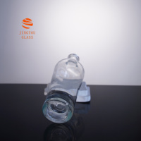Bouteille à spiritueux en verre clair personnalisée de 700 ml, forme incurvée unique, bouteille en verre pour la vodka, le brandy, le whisky