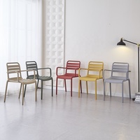Chine Usine En Gros Mobilier D'extérieur Partie Patio Jardin Bistro Salle À Manger Chaise PP Pas Cher Blanc Chaises En Plastique