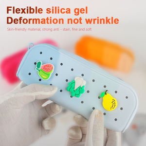 Trousse à crayons en silicone multifonctionnelle pour enfants Trousse à crayons multi-usage amusante et élégante pour le bricolage Designer Charms & Croc - Product Image 3