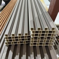 Vente flash - Panneaux muraux en WPC rainurés imperméables de style méditerranéen de haute qualité pour le revêtement mural intérieur du salon
