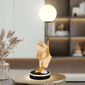 Moderna Lampada Elettrica a Forma di Orso Polare in Resina per Decorazione di Soggiorno, Scrivania e Vetrinetta del Vino - Product Image 1