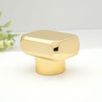 Parfum de luxe personnalisé bouchon à vis 15mm bouchon de bouteille en plastique or avec beau couvercle à bouchon rose conception populaire