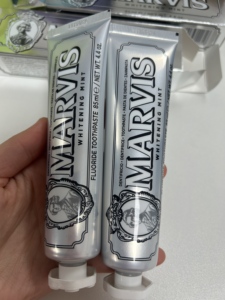 Dentifricio Italiano <span class=keywords><strong>Marvis</strong></span> Fresh Breath Gelsomino e Menta Piperita 85ml, Confezione Regalo Bianca Brillante, Tipo Manikin, Vendita all'Ingrosso - Product Image 6