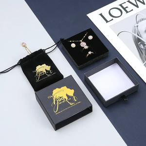 Caja de Cartón Negra Sólida Contemporánea A1, Estilo Cajón para Joyería, Elegante Estuche Protector para Collares y Pulseras - Product Image 1
