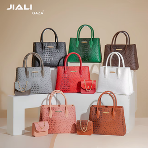 Sacs à <span class=keywords><strong>main</strong></span> élégants en gros pour femmes 2023 Nouvelle mode PU Décontracté Fourre-tout ouvert 2-en-1 Haute qualité Imperméable Chaînes solides Alligator - Product Image 1