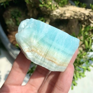 Vente en gros de spécimens minéraux bruts de calcite bleue, verte et rose des Caraïbes, calcite Seafoam, pierres brutes pour la décoration intérieure - Product Image 1
