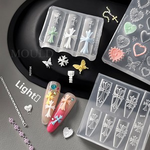 Moule à ongles en silicone 3D Punk Cross haute clarté pour DIY, moule à breloques pour accessoires d'ongles à presser - Product Image 1