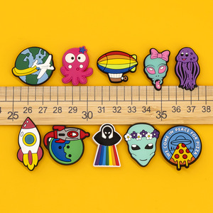 Dijes de Zapatos de Dibujos Animados para el Día del Maestro Más Vendidos en 2026 - Hebillas de Zapatos Desmontables de PVC Suave y Accesorios para Manualidades - Product Image 6