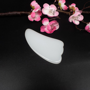 Werks bedarf Schwarz-Weiß-Kristallrollen-Gesichts massage gerät Zwei-Kopf-Jade-Rollen-Herzschaber-Jade-Massage gerät Geschenkset - Product Image 4