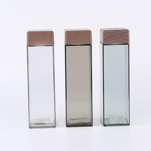 Bouteille d'eau en plastique carrée transparente givrée à vendre en <span class=keywords><strong>2021</strong></span> avec couvercle en <span class=keywords><strong>bois</strong></span> - Product Image 1
