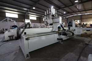 เครื่องจักรผลิตประตู CNC 3 แกน 380V ความแม่นยำสูง สำหรับงานหนัก พร้อมมอเตอร์สำหรับงานเจาะ แกะสลัก และสลัก - Product Image 5