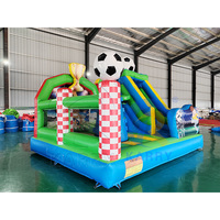 Structure gonflable de football avec toboggan, location commerciale pour fêtes, château gonflable de football avec panier de basket et mur d'escalade