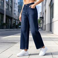 Jean en denim bleu marine taille haute à jambe large pour femme, idéal pour les sorties estivales en bord de mer
