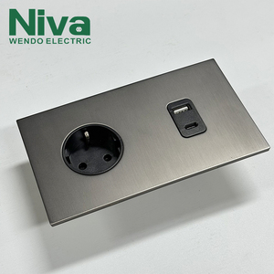 Panel de Acero Inoxidable Personalizable Niva Eunv5 Luxury con Tomacorriente Schuko + USB-A + USB-C para Pared del Hogar - Product Image 1