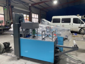 Machine à plier les serviettes hygiéniques entièrement ou semi-automatique à haute efficacité avec PLC et moteur, capacité de production de 220/min - Product Image 3