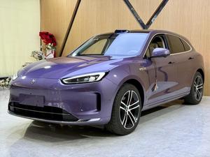 AITO M5 Extended-Range Ultra SUV 4x4 usato del 2025 viola su sfondo albicocca - Product Image 2