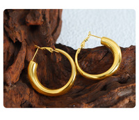H0078 Boucles d'oreilles pendantes tendance pour femme, polyvalentes, style Hong Kong, en acier inoxydable, résistantes à la décoloration, cercle creux, or 18 carats