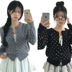 Top court boutonné à manches longues en tricot à pois de style coréen pour femme, coupe ajustée, collection automne-hiver 2025 - Product Image 1