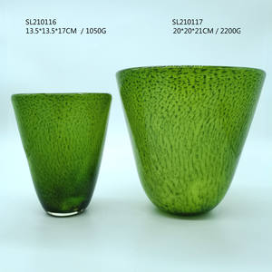 Vase en verre de Murano vert <span class=keywords><strong>Antigone</strong></span>, design moderne fait main, œuvre d'art artistique en verre soufflé et cristal - Product Image 2