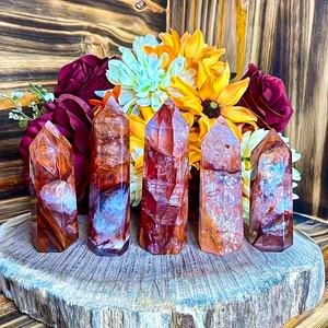 หินควอตซ์สีแดงธรรมชาติคุณภาพสูงแบบขายส่ง รูปทรงหอคอย พร้อมลวดลายเปลวไฟสีแดงเลือดแดง แกะสลักแบบอิสระ - Product Image 3