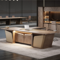 Le bureau de direction au design luxueux et léger est un mobilier de bureau en bois commercial, un bureau de direction