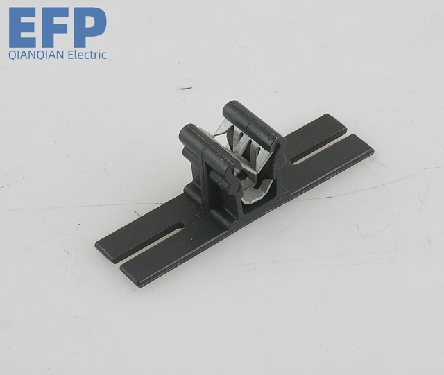 MCA4 Solar Farm Edge Cable Clips & Mounts DC Wire Management System Eco-friendly Durable Self-Locking Zip Ties
