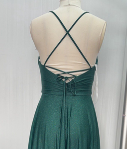 Robe de Soirée QUEENS GOWN Élégante Verte Simple et Raffinée à Bretelles Fines, Sans Manches, Col en V, Dos Nu - Product Image 3