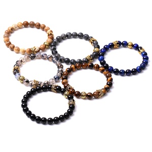<span class=keywords><strong>Bracelet</strong></span> <span class=keywords><strong>de</strong></span> yoga en pierre <span class=keywords><strong>de</strong></span> <span class=keywords><strong>lave</strong></span> volcanique naturelle avec breloque couronne <span class=keywords><strong>de</strong></span> football plaqué or 18 carats pour hommes, vente en gros <span class=keywords><strong>de</strong></span> bijoux <span class=keywords><strong>de</strong></span> guérison - Product Image 4