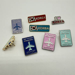 Pin Personalizado de Equipo de Fútbol Americano con Forma de Caballo para Insignias, Pin de Motocicleta con Esmalte Suave Estampado, Botón Adhesivo con Diseño de Luna - Product Image 6