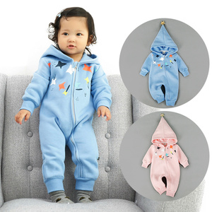 Fabricant de vêtements en gros : Combinaison bébé tricotée à capuche zippée - Product Image 1