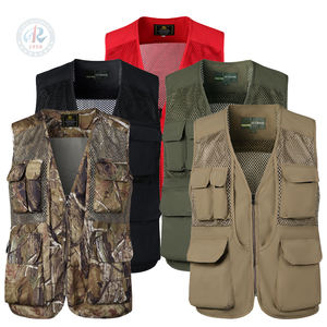 سترة صيد رجالية عالية الجودة بمقاسات كبيرة مع غطاء للرأس، خضراء اللون، بجيوب، تصميم تكتيكي عصري، إغلاق بالسحاب، شعار مطبوع، مصنوعة من البوليستر - Product Image 1