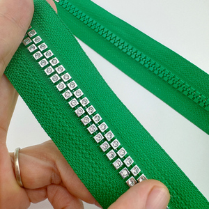 Siêu Chất Lượng Nhựa Bền Tự Động Khóa Đầy Đủ Zip Túi Xách May Mặc Dây Kéo Màu Sắc Khác Nhau Răng Nhựa Trượt Puller Cho Sử Dụng Khác Nhau - Product Image 6