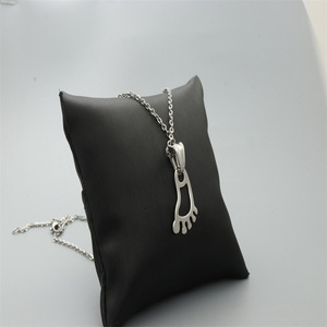 <b>Small</b> Foot-Shaped Pendant <b>Necklace</b> Stainless Steel Unisex Gift Fashionable Silver White Geometric Design - Product Image 4