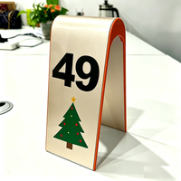 Porte-numéro de table en plastique de style A pour fête de Noël avec design en forme de tente pour affichage sur table