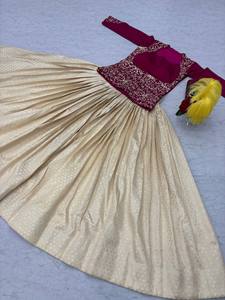 Lehenga Choli de Qualité Supérieure pour Femmes, Spécial Fêtes, Élégant pour Réceptions de Mariage et Célébrations, Tenue Ethnique Disponible à la Vente - Product Image 6