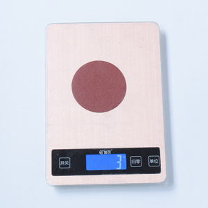 Disco de papel de lija rojo flocado de 3 pulgadas con reverso adhesivo para trabajar la madera y lijar metal - Product Image 1