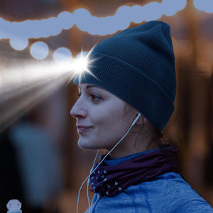 Gorro de punto con linterna de noche recargable por USB, gorro de invierno con luz <span class=keywords><strong>LED</strong></span>, gorro de invierno con 4 faros - Product Image 2