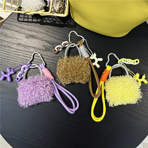<span class=keywords><strong>Mini</strong></span> sac en peluche 3D écologique créatif et mignon Porte-clés série Miu pendentif en corde tissée Charme de téléphone portable poupée voiture bouteille en forme de cœur - Product Image 1