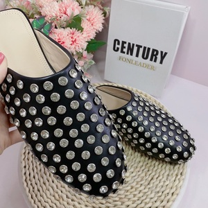 Zapatillas de mujer de media punta con diamantes de imitación, de cuero genuino, cómodas, planas, con punta redonda, para bodas y fiestas de verano - Product Image 5