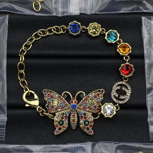 Bracciale con Lettere a Forma di Farfalla e Fragola G's, Stile Classico Retrò con Perle e Diamanti, Gioiello GG alla Moda, Vendita all'Ingrosso - Product Image 6