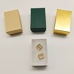 Z21G # Kotak Penyimpanan Perhiasan Hadiah dari Karton Berlapis Emas Ukuran 21, <span class=keywords><strong>2</strong></span>-1/<span class=keywords><strong>2</strong></span> X 1-1/<span class=keywords><strong>2</strong></span> X 7/8, Diisi Kapas, Kotak Cincin Kecil - Product Image 3