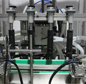 Linea di produzione di riempimento di piccole bottiglie di profumo lineare macchina automatica per sigillare il riempimento del profumo