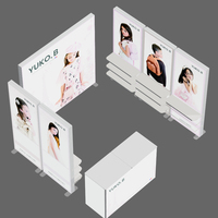 Système de présentation SEG pour salons professionnels : Sacs et accessoires pour stands, solution d'affichage pour vêtements pour enfants
