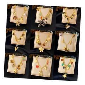 Collana Lunga Retrò con Elementi Multipli e Nappine a Cuore, Gioielli di Moda in Acciaio Inossidabile Placcato Oro - Product Image 2