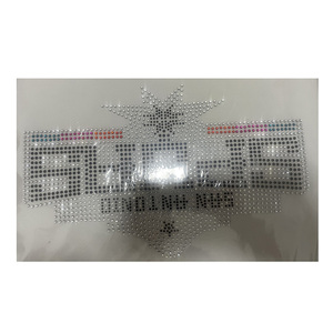 Vente en gros : Transfert thermocollant de strass Bling San Antonio Spurs pour T-shirt, tout ce que vous devez savoir, en stock - Product Image 2