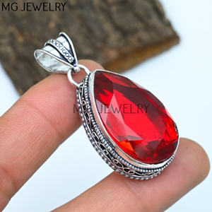 Fabricante de joyería de plata india, diseño en forma de pera, piedras preciosas granate, colgantes hechos a mano de Plata de Ley 925 para niñas y mujeres - Product Image 1