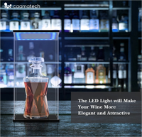Boîte de présentation de bouteille de vin en acrylique réglable anti-poussière personnalisée avec lumière LED pour vin rouge, bière et whisky