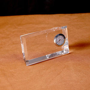 Reloj de escritorio de cristal óptico único, reloj de mesa de cristal con logotipo personalizado, pirámide de cristal, trofeo de escritorio de diamante, relojes mecánicos, reloj de mesa de cristal - Product Image 4