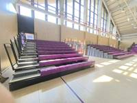 Gradins rétractables Sièges de gymnastique Gradins télescopiques électriques Banquette pour terrain de sport intérieur